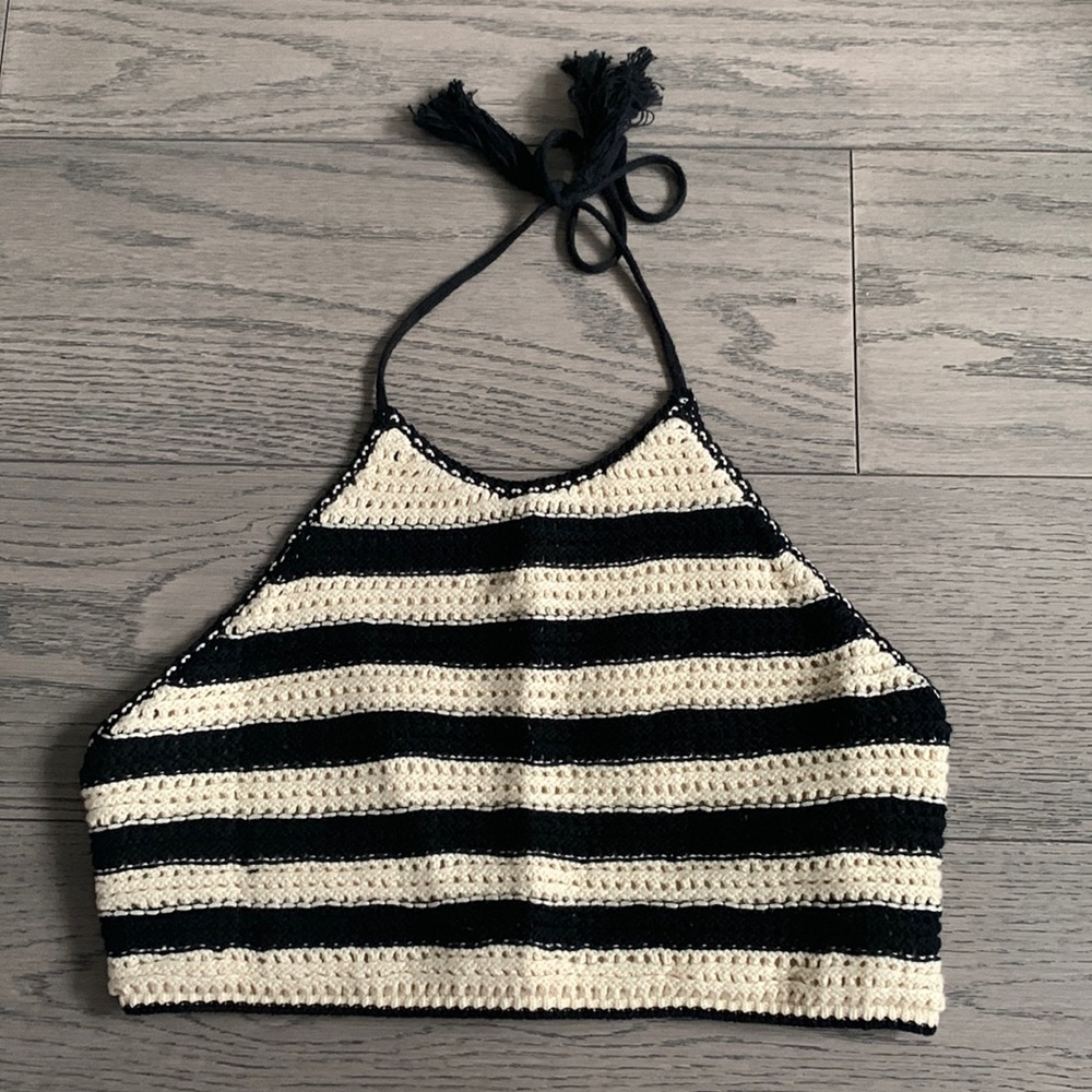 Gap crochet halter crop top in black and cream size small